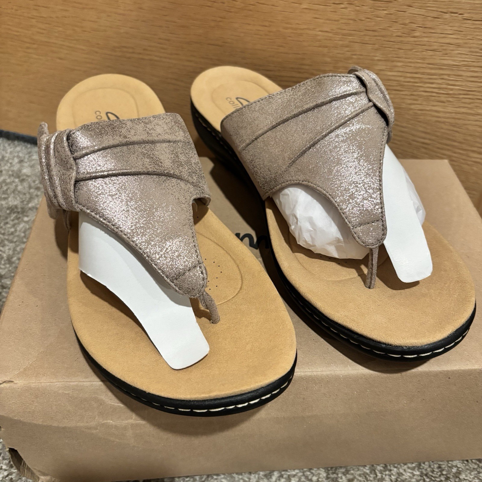 Clarks Ultimate Comfort Sz 12 Wide LaurieAnn Rae Taupe Metallic Thong Sandals