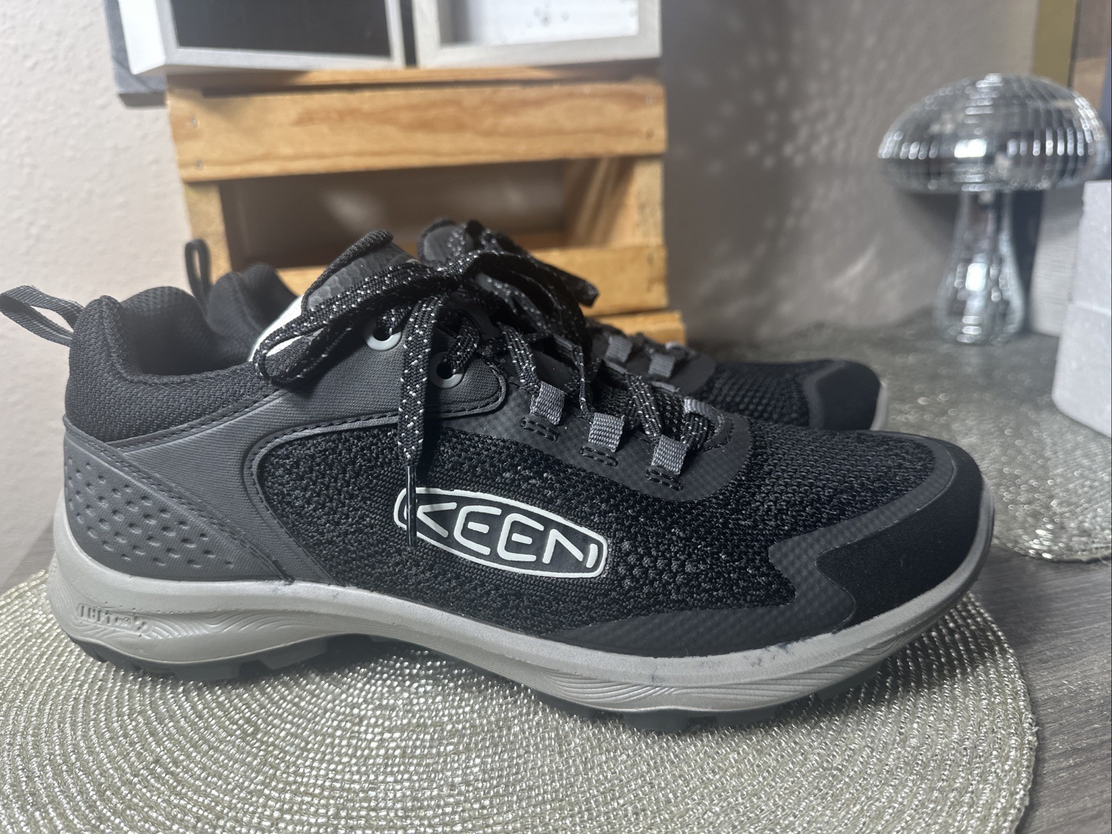 KEEN Terradora Speed Hiking Black Women’s Sneakers 9.5/40 PreOwned EUC-MINT
