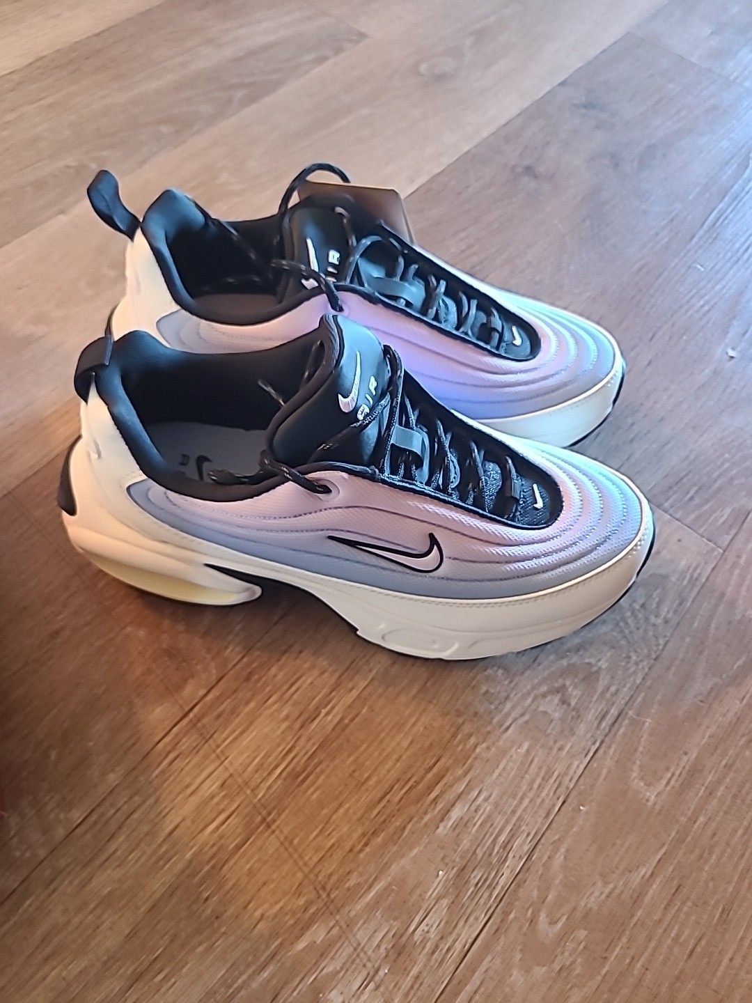 W Nike Air Max Portal sneakers in white and pink Size 7.5 US Women