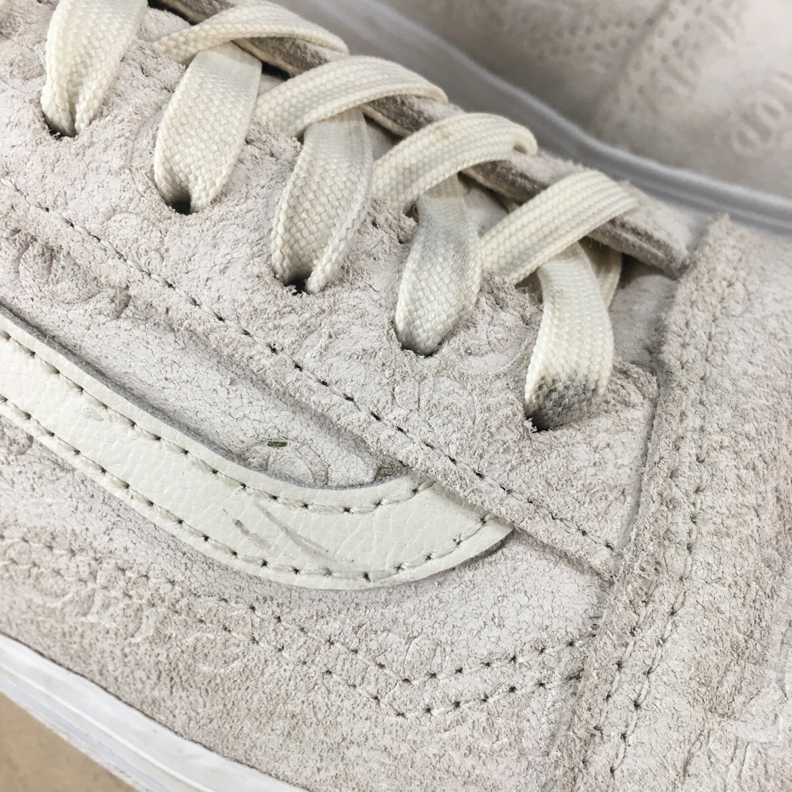 Vans Shoes Womens 10 Mens 8.5 Deboss Old Skool Sneakers Beige Lace Up Low 721356