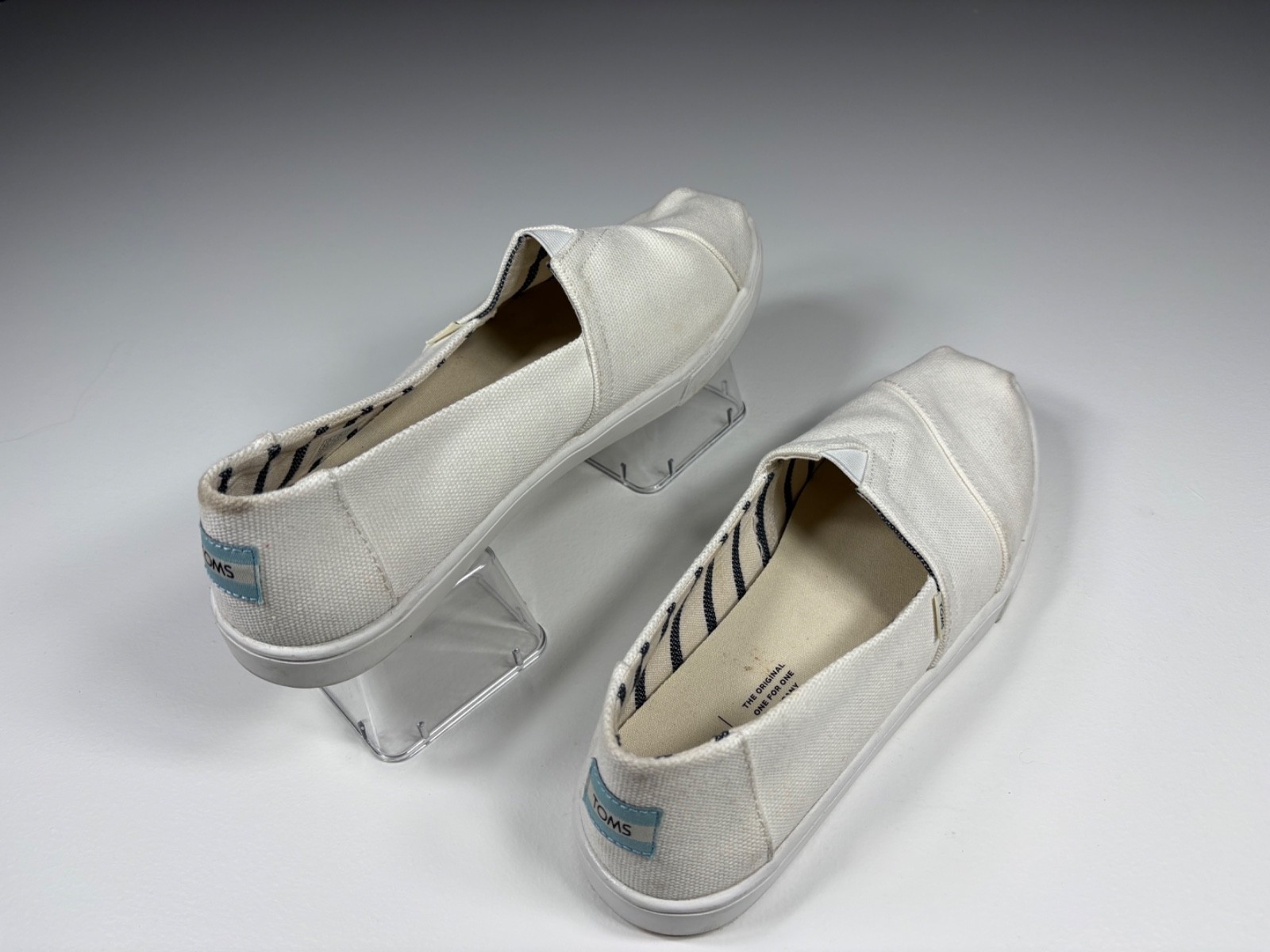 TOMS Flats Women 8.5 White Canvas Boat Shoes Casual Coastal Travel Comfort