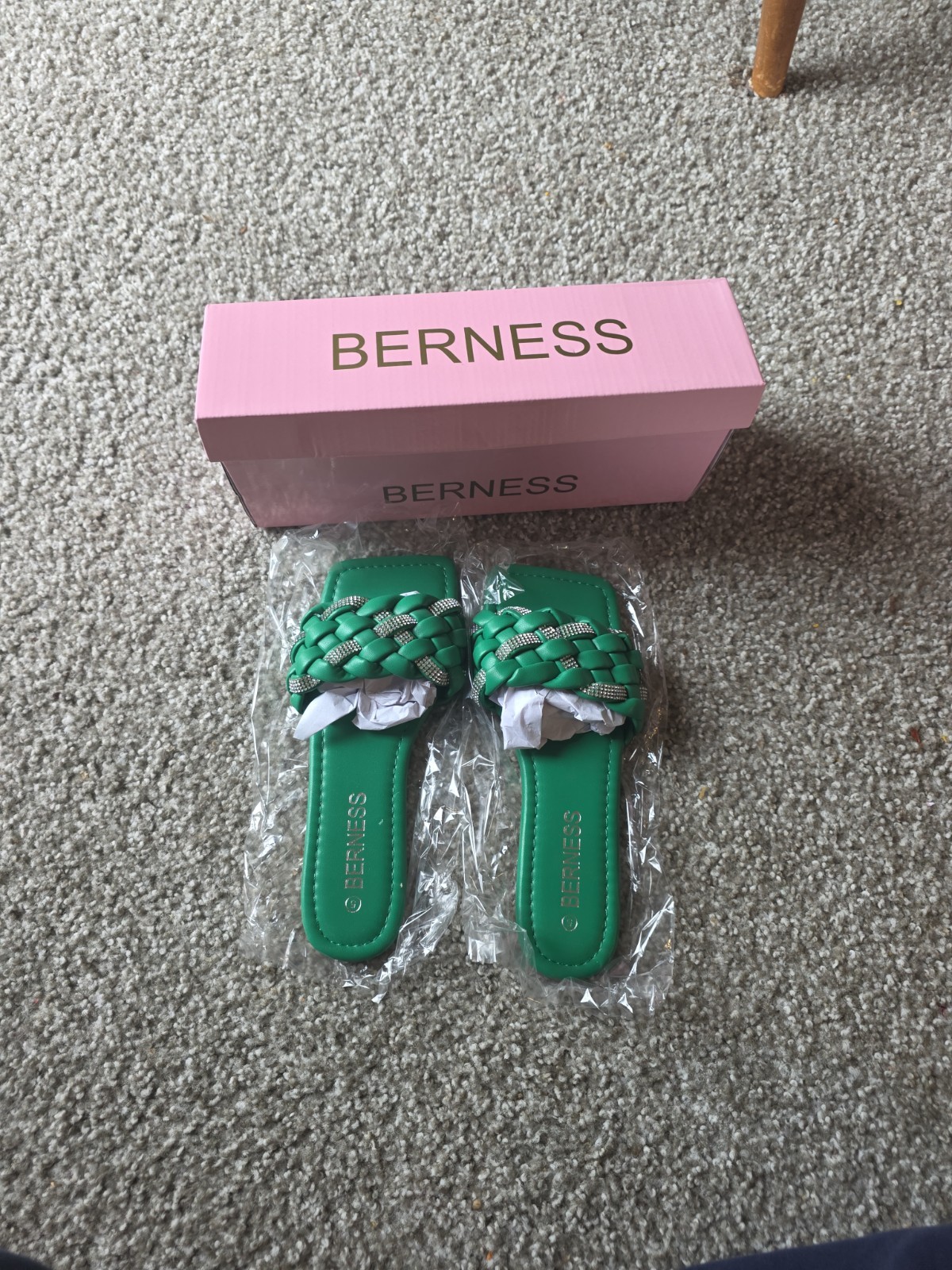 Berness Ella Women’s Green Braided Rhinestone Slide Sandals – Size 5- New in Box