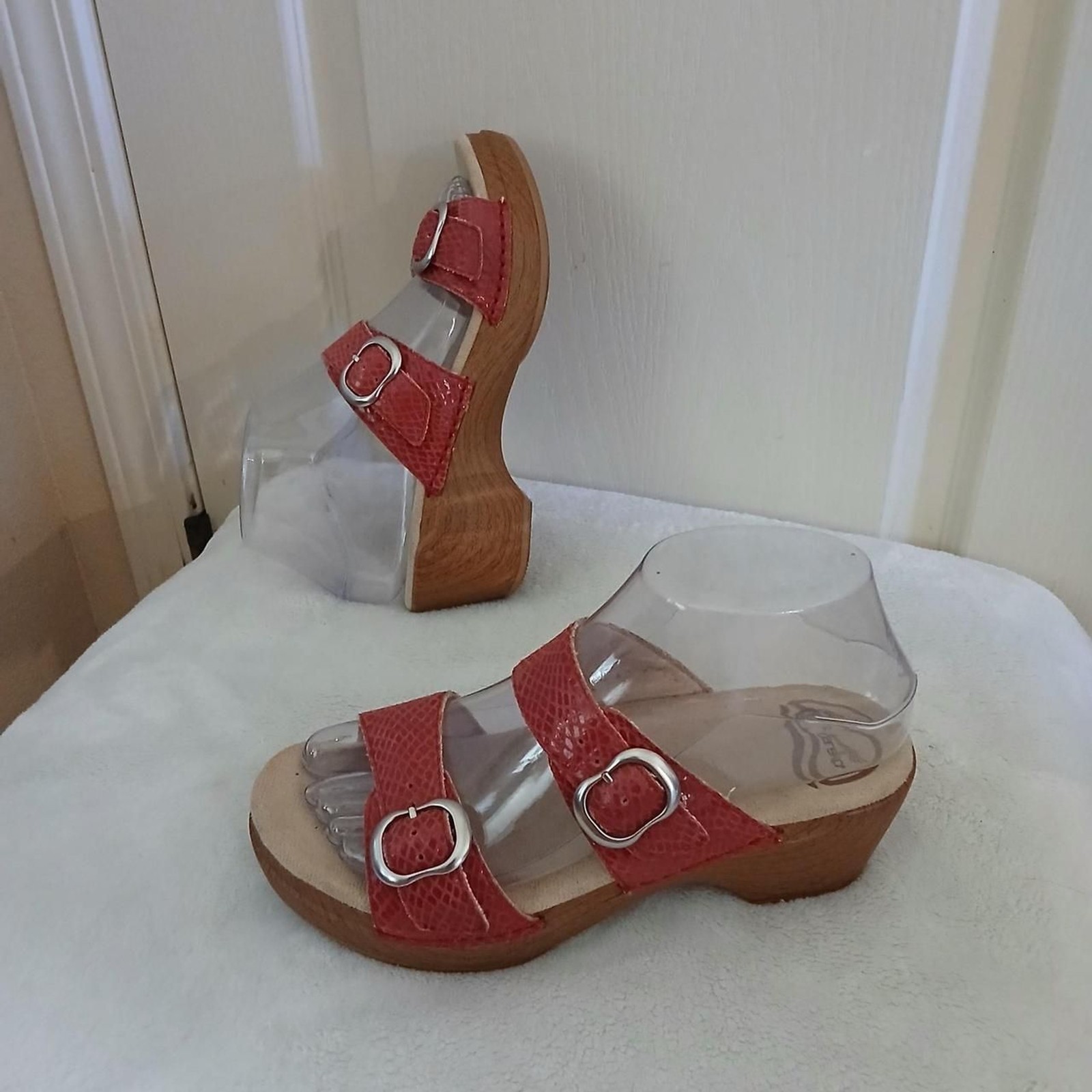 Dansko Sophie Red Snakeskin Leather Chunky Platform Sandals 2 Strap Buckle 37