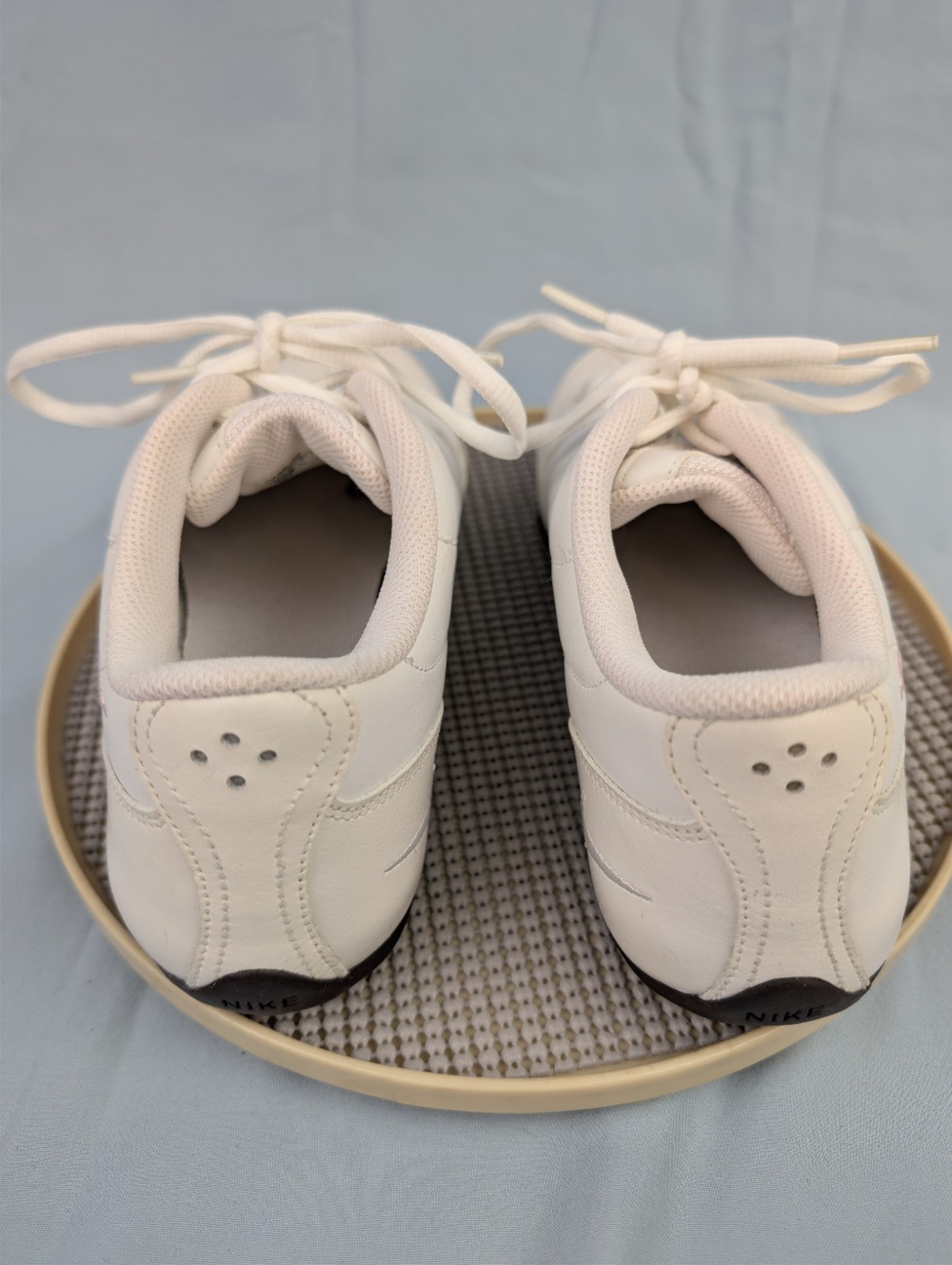 Nike Musique IV White Silver Pink Dance Cheer Shoes Women’s Size 6.5 366191-104