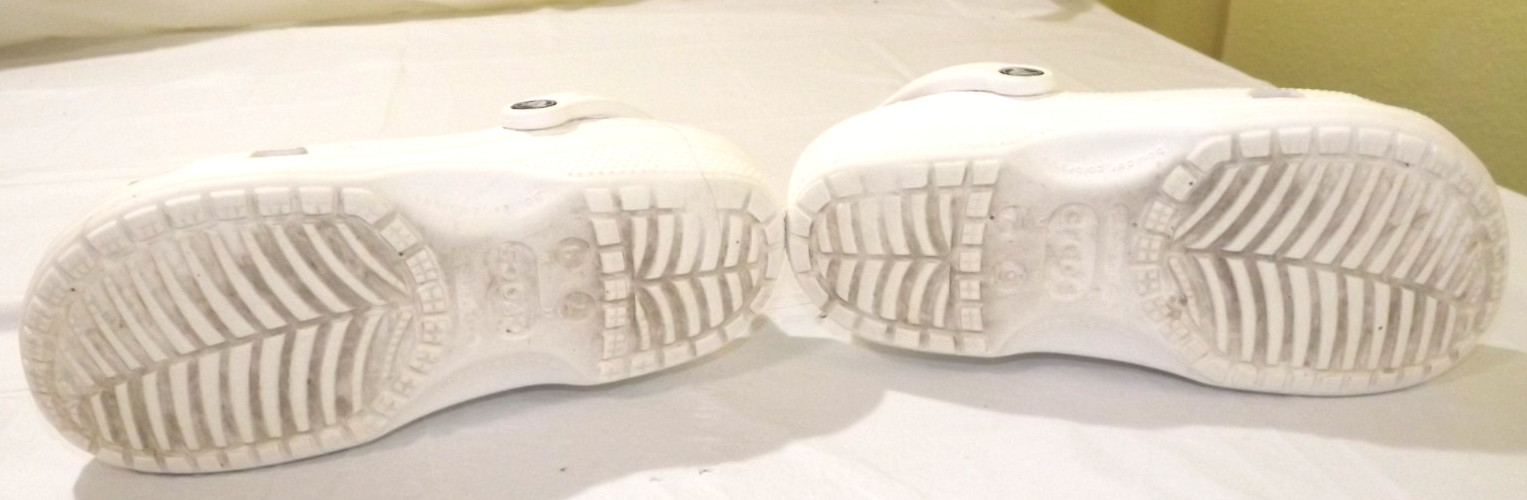 Crocs Unisex Adult Classic Unlined Clog Shoes Mens Size 7 Womens 9 White