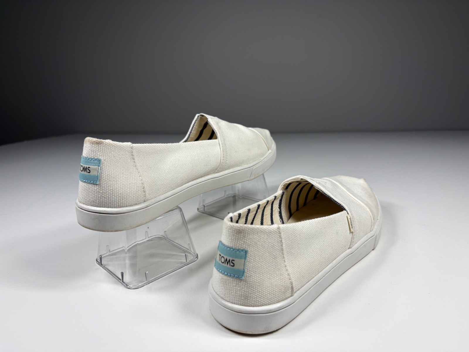 TOMS Flats Women 8.5 White Canvas Boat Shoes Casual Coastal Travel Comfort