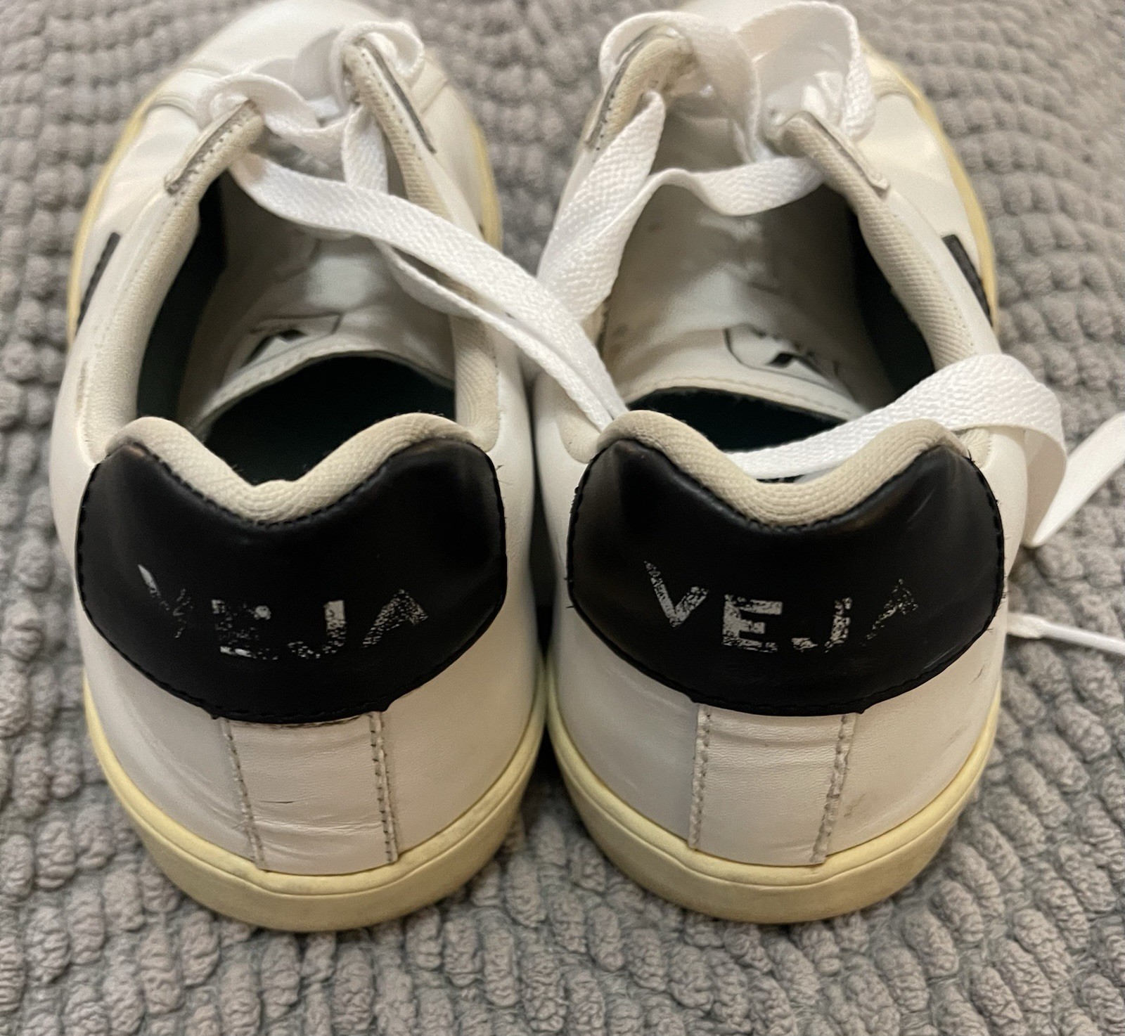 VEJA Esplar White Leather Sneakers Women’s US 8 EU 39 Black V Logo