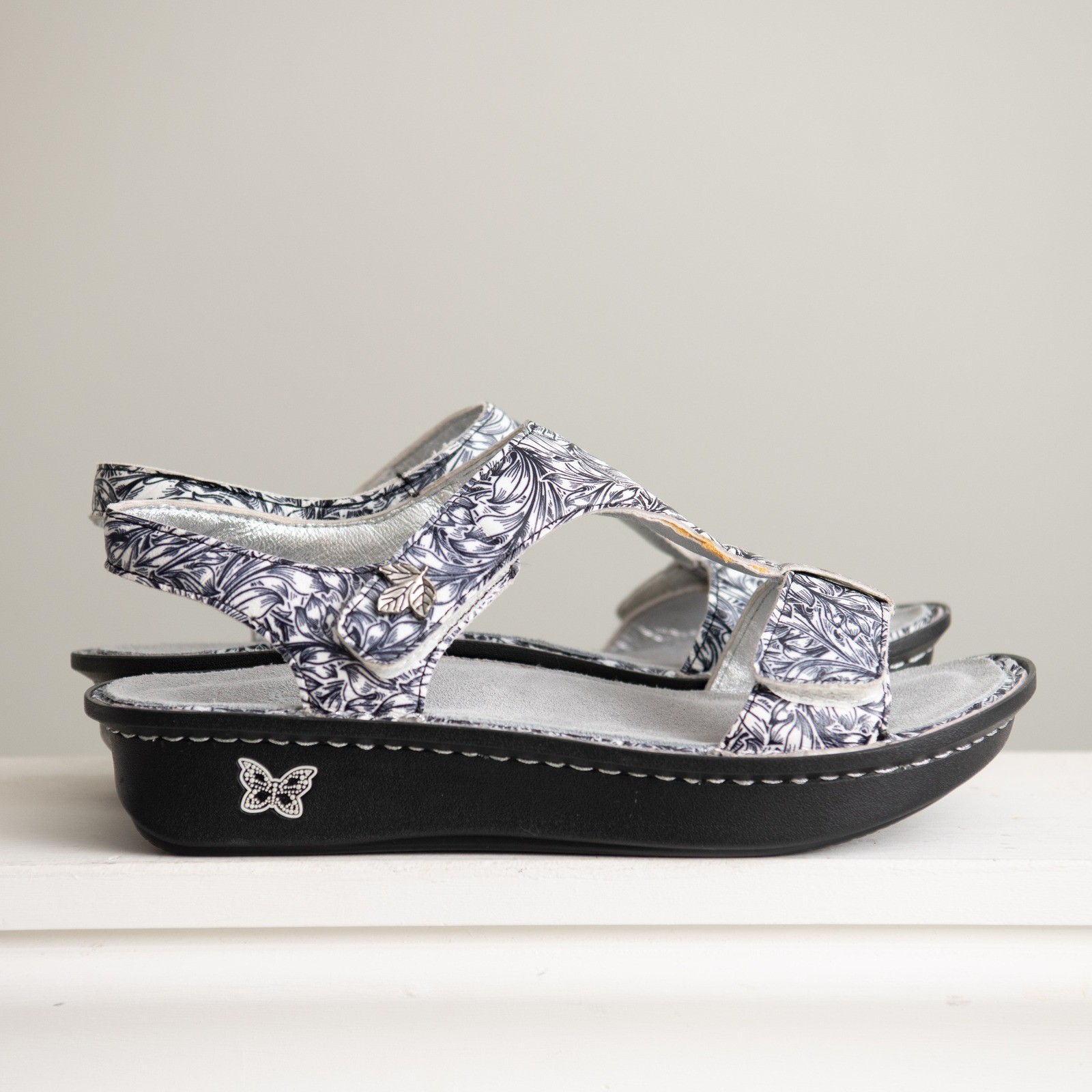 Alegria KEN-769 Black White Floral NEW Sz 10.5 Ergonomic Nurse Wearable Art Boho