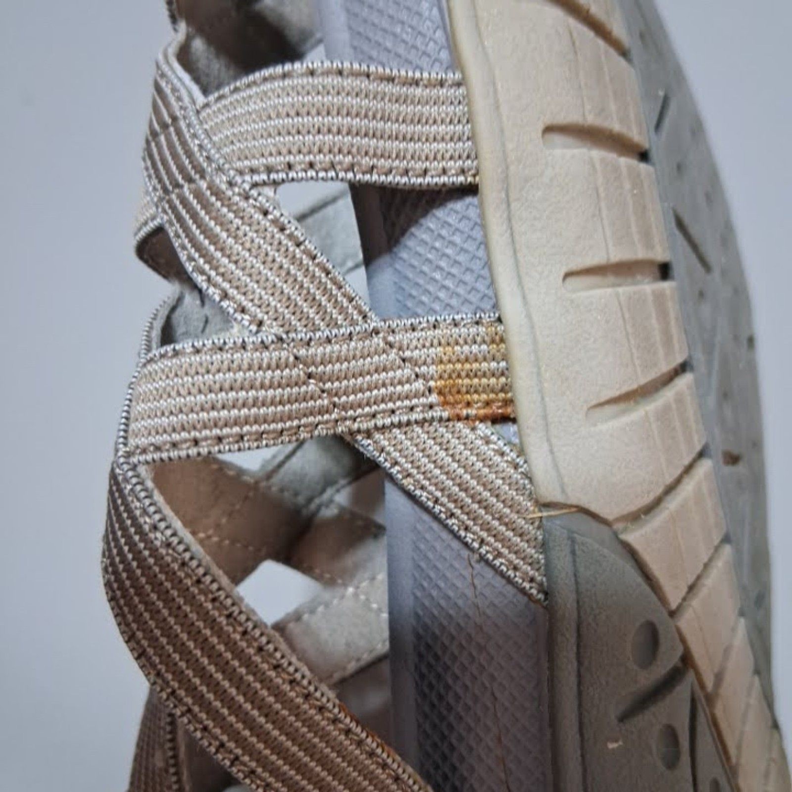 Baretraps Cream Gladiator Sandals Strappy Elastic Back Zip Comfort Size 11-Flaws