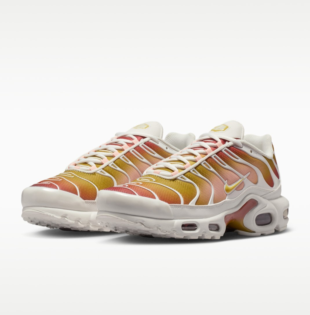 NIKE Women’s Air Max Plus DZ3670-007 Phantom Ragged Orange Peat Moss