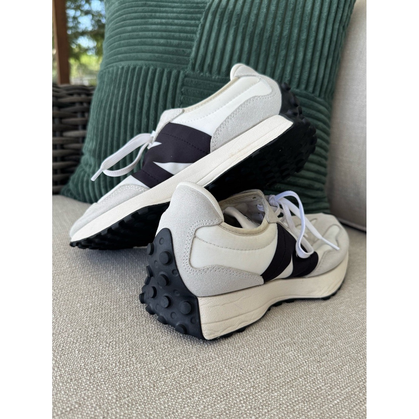 NEW BALANCE | 327 Sneakers Women’s 9 White Black Lifestyle Casual Shoes Sneakers
