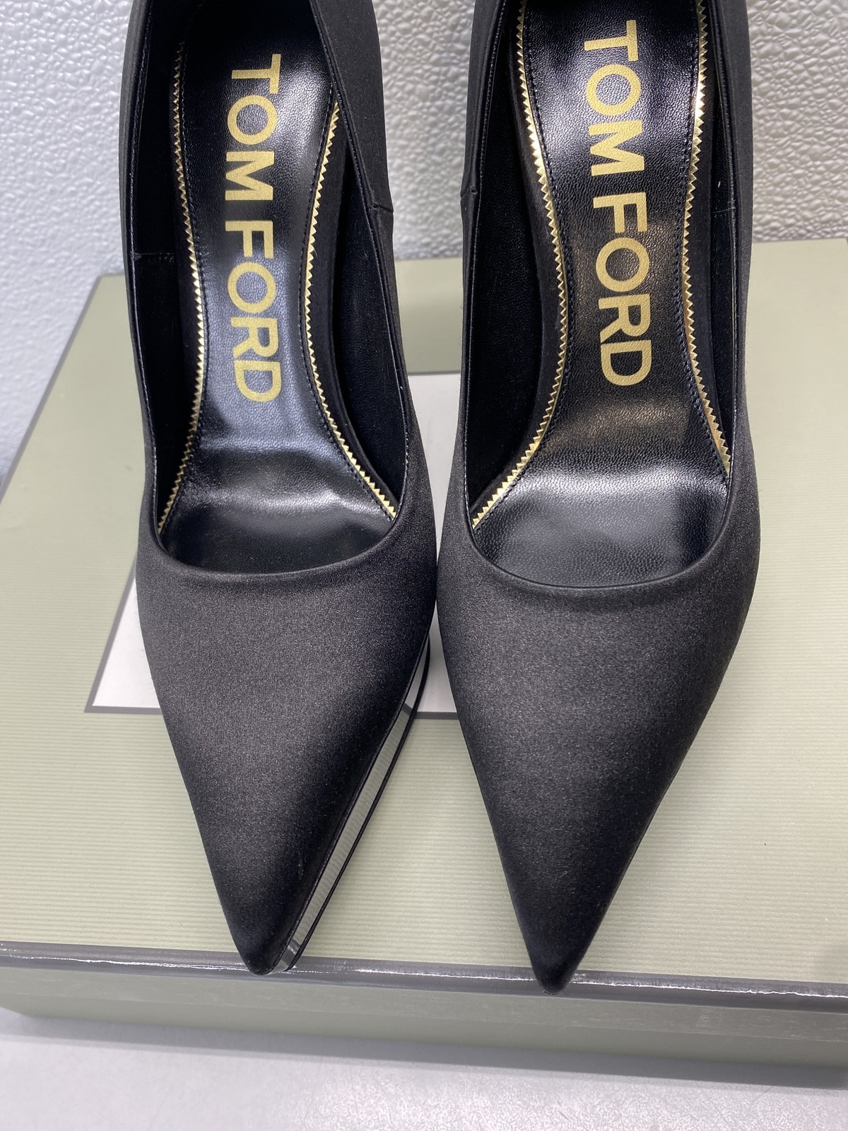 Tom Ford Womens Laminated Satin Cone Heel 120 Pump Size 8.5/EU 38.5 Black