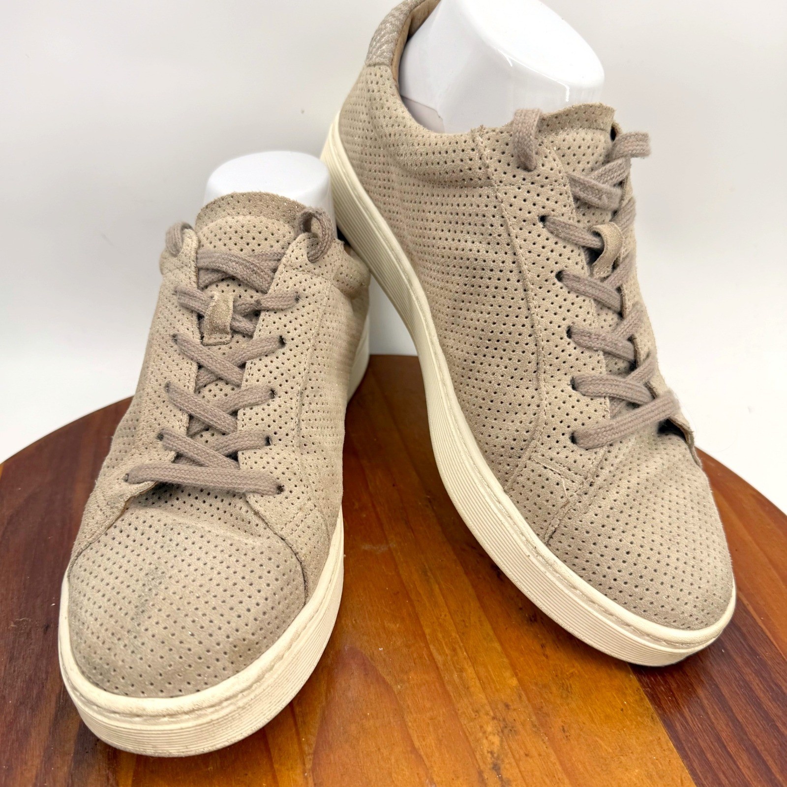 Sofft Somers Sneakers Womens 8 Perforated Suede Leather Lace Up Comfort Trending