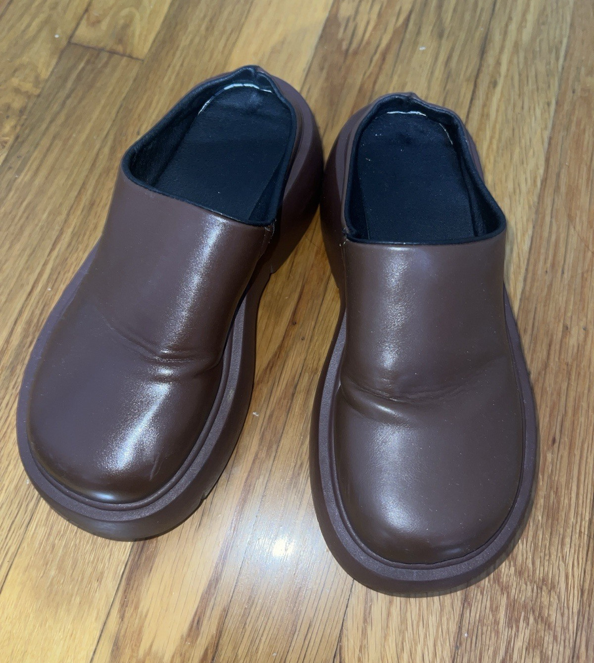WOMEN CLOG SHOES – Rubber upper brown slip on round toe solid – US 6
