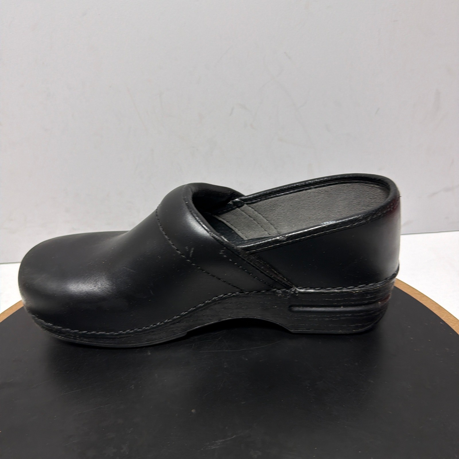 Dansko XP Professional Clogs Women Size 41 Slip Resistant Black Leather Workwear