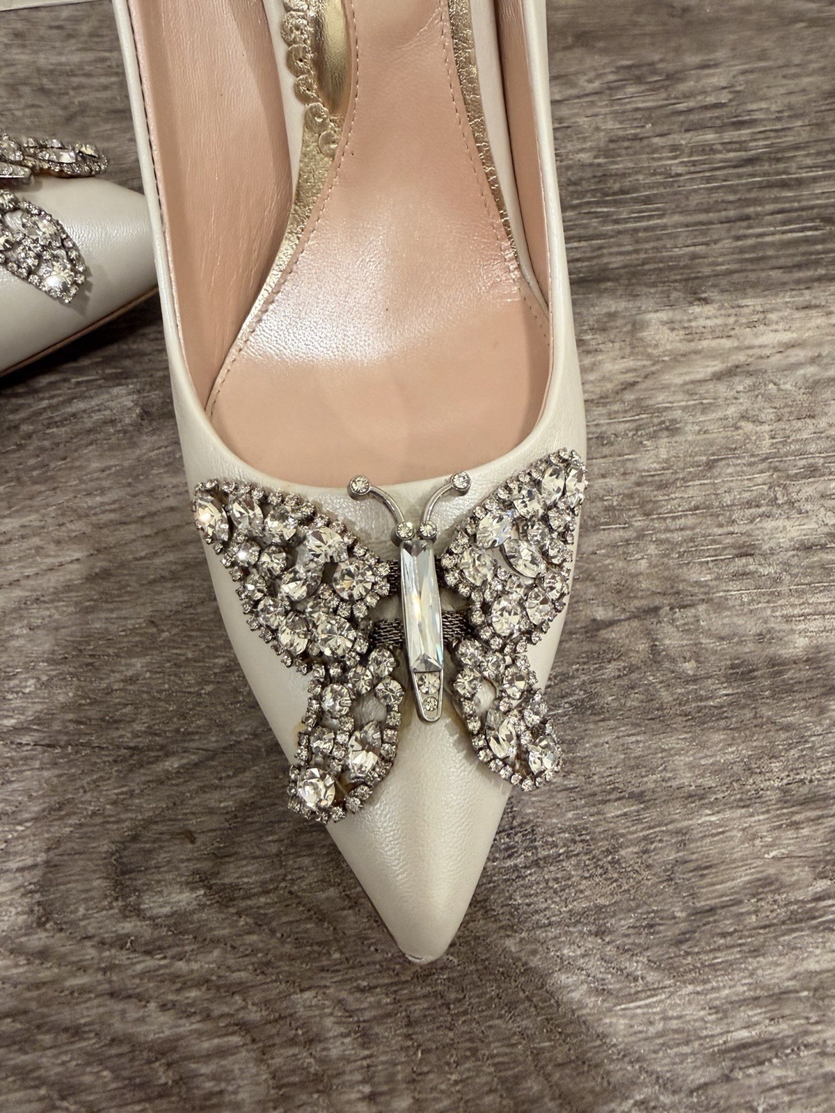 Aruna Seth Ivory Leather Pointed-Toe Stiletto Pumps Rhinestone Butterfly EU 41
