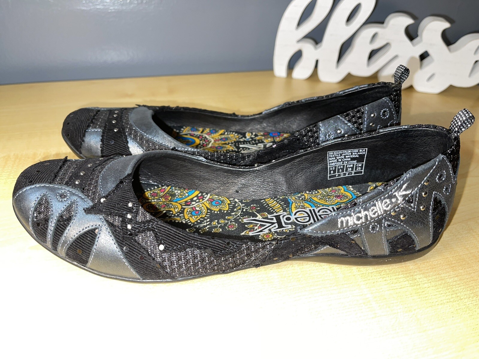 MICHELLE K Shoes Women’s Size 8 Black Textile Upper Slip-On Comfort Flats