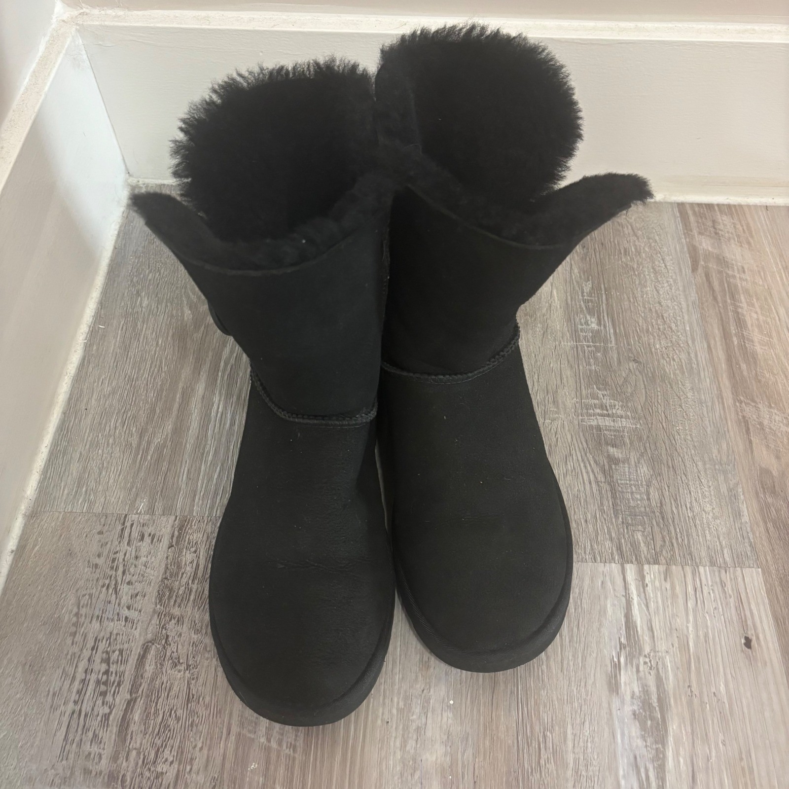UGG Australia Bailey Button Black Suede Sheepskin Mid Calf Boots Womens size 7