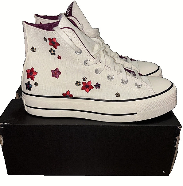 Converse Chuck Taylor All Star High Top Sneakers Women’s sz. 6 Floral Embroider