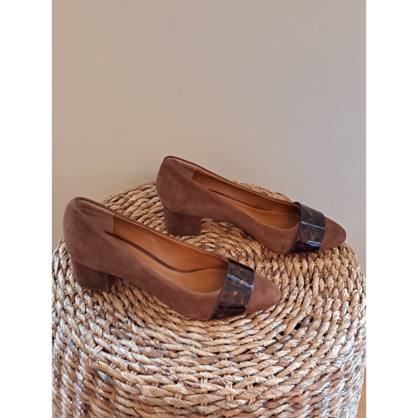 J. McLaughlin Womens Ciara Dress/Office/Date Brown Suede Pump 1.75″ Heels 7