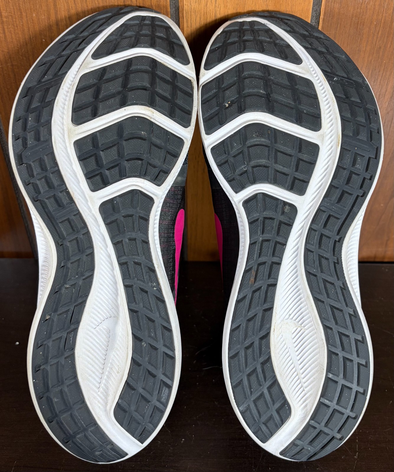 Nike Downshifter 11 Black Laser Fuchsia Womens Running Shoes Sz 11 – EUC