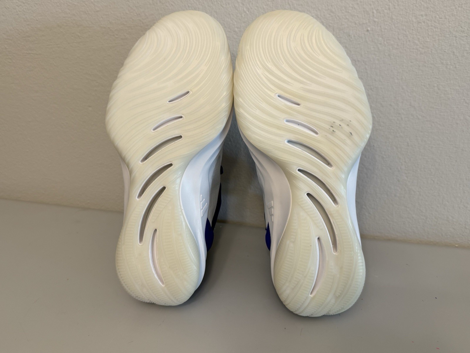 adidas Adizero Select 2.0 Low Top Lace-Up Athletic Sneaker White/Blue 2024