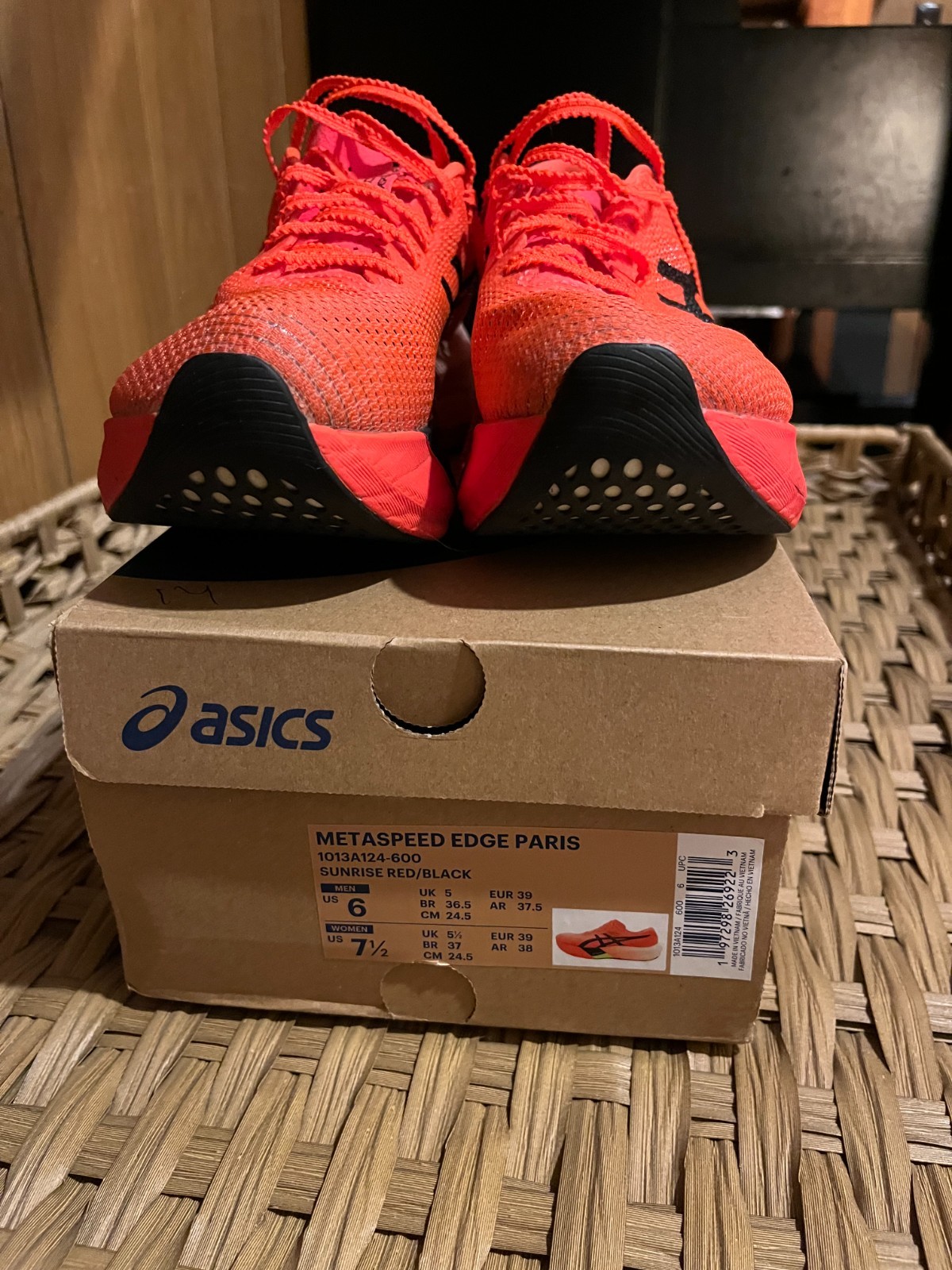 ASICS MetaSpeed Edge Paris Women’s 7.5 Men’s 6
