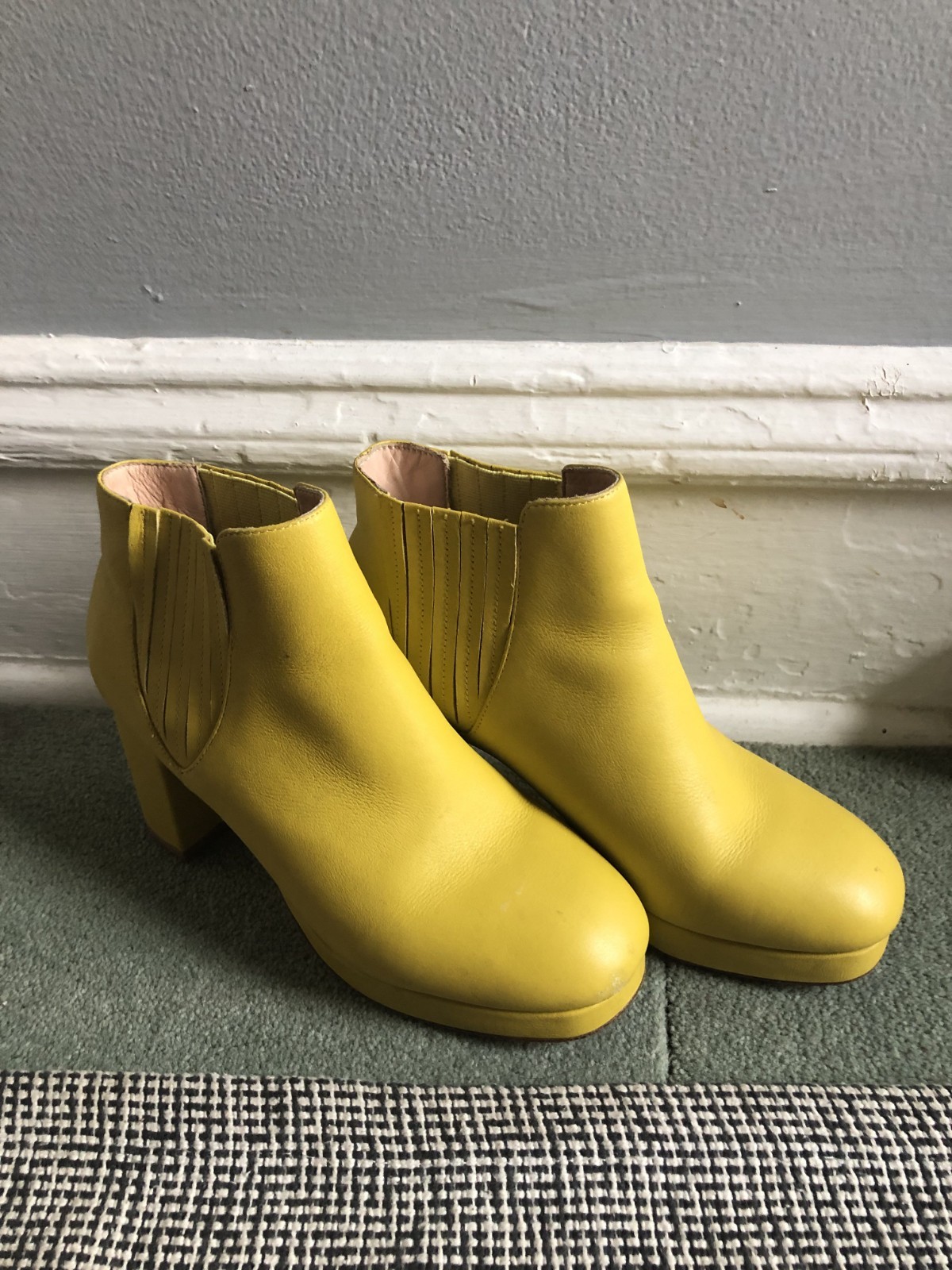 Samantha Pleet Chelsea Boots size 38, yellow