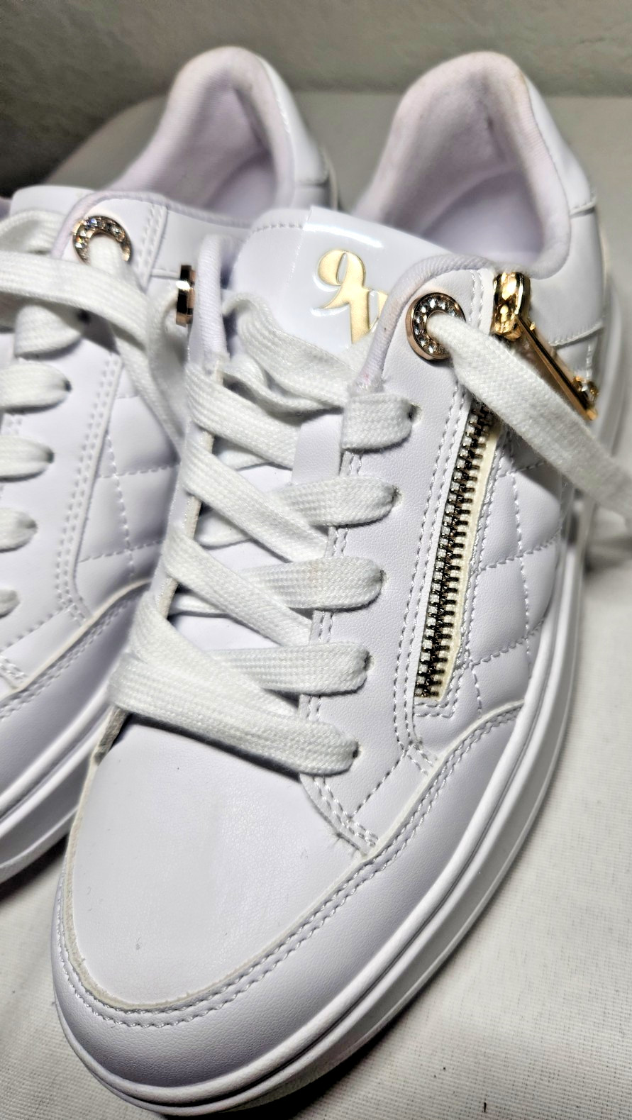 Women’s White Quilted Sneakers Size 8M – Gold Zipper Accent & Logo Detail