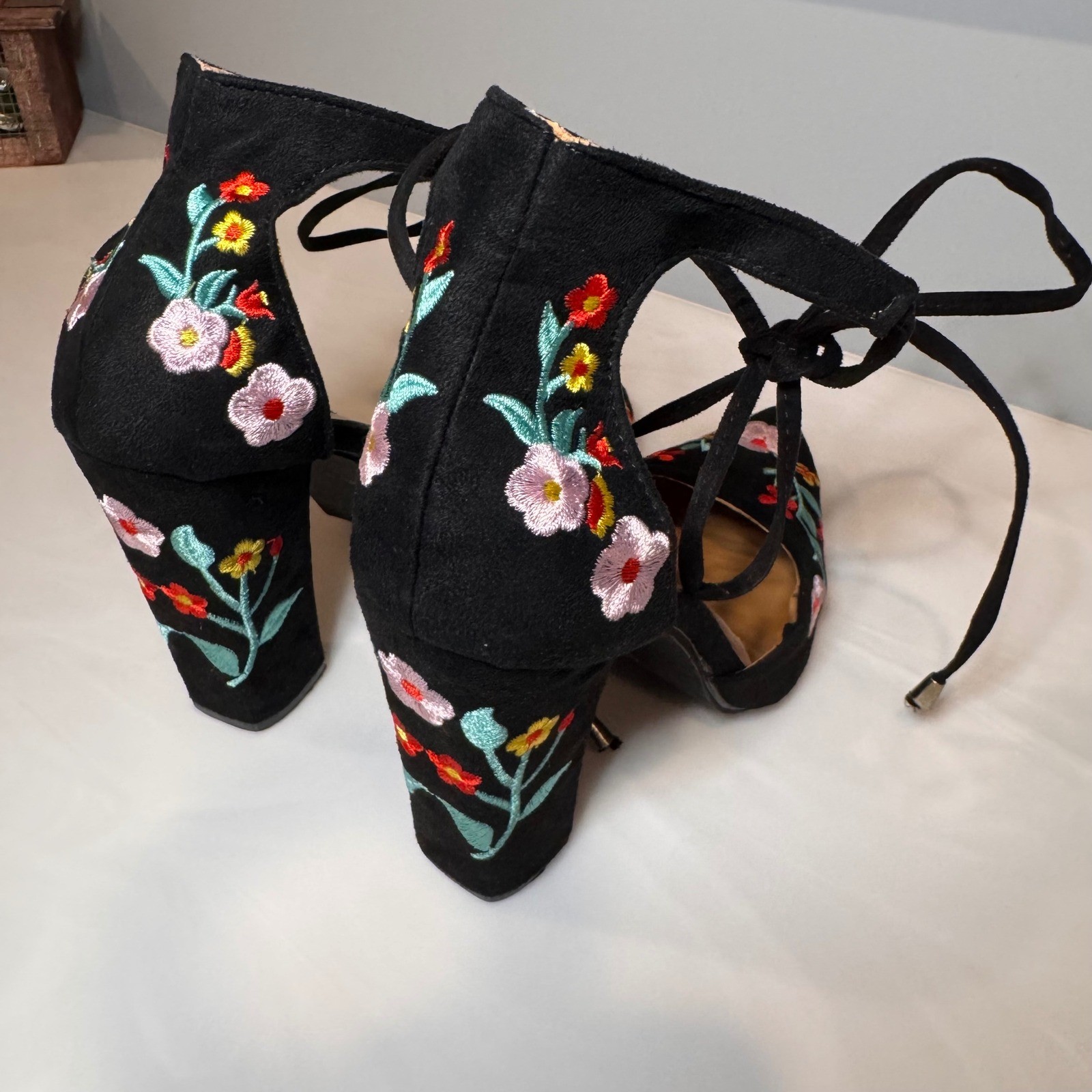 Whimsical Garden Romance Black Suede Floral Embroidered Lace Up Sz EU40/US9