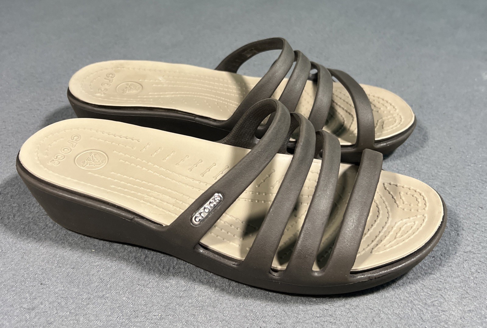 Crocs Rhonda Wedge Sandals Women’s 8 Brown Tan Strappy Slip On Casual **READ