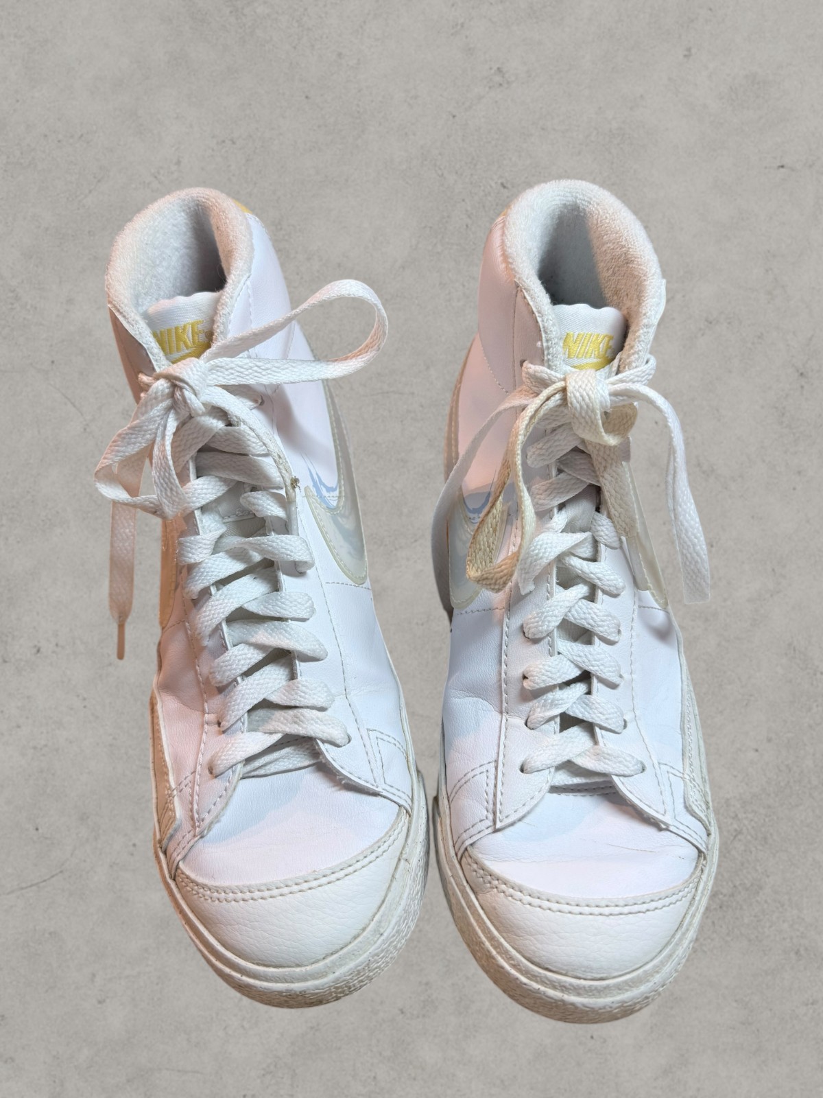 Nike Retro 90s Women’s High Tops Size 7.5 Pastel Blue Swoosh Yellow Logo Vintage