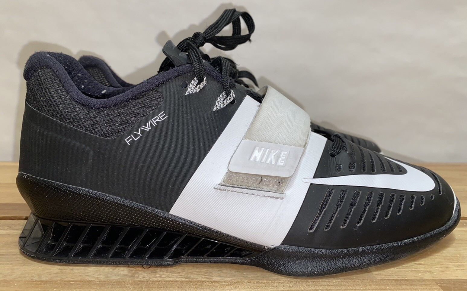 Nike Romaleos 3 Weightlifting Shoes White Black 878557-001 Women’s Size 8