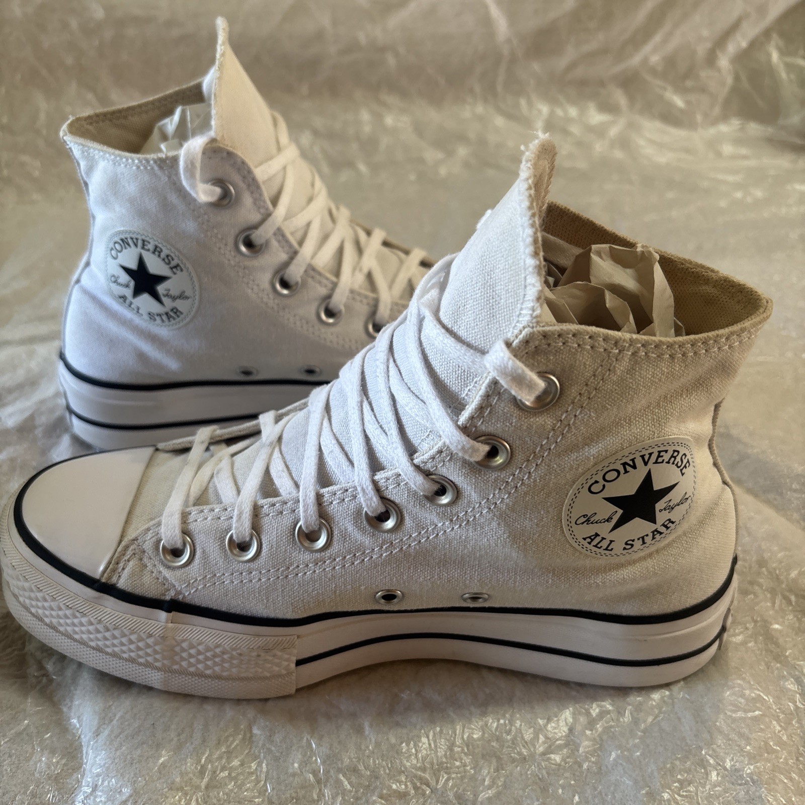 Converse Chuck Taylor All Star Lift Hi Canvas Size 7 Women’s shoe- 560846C Used