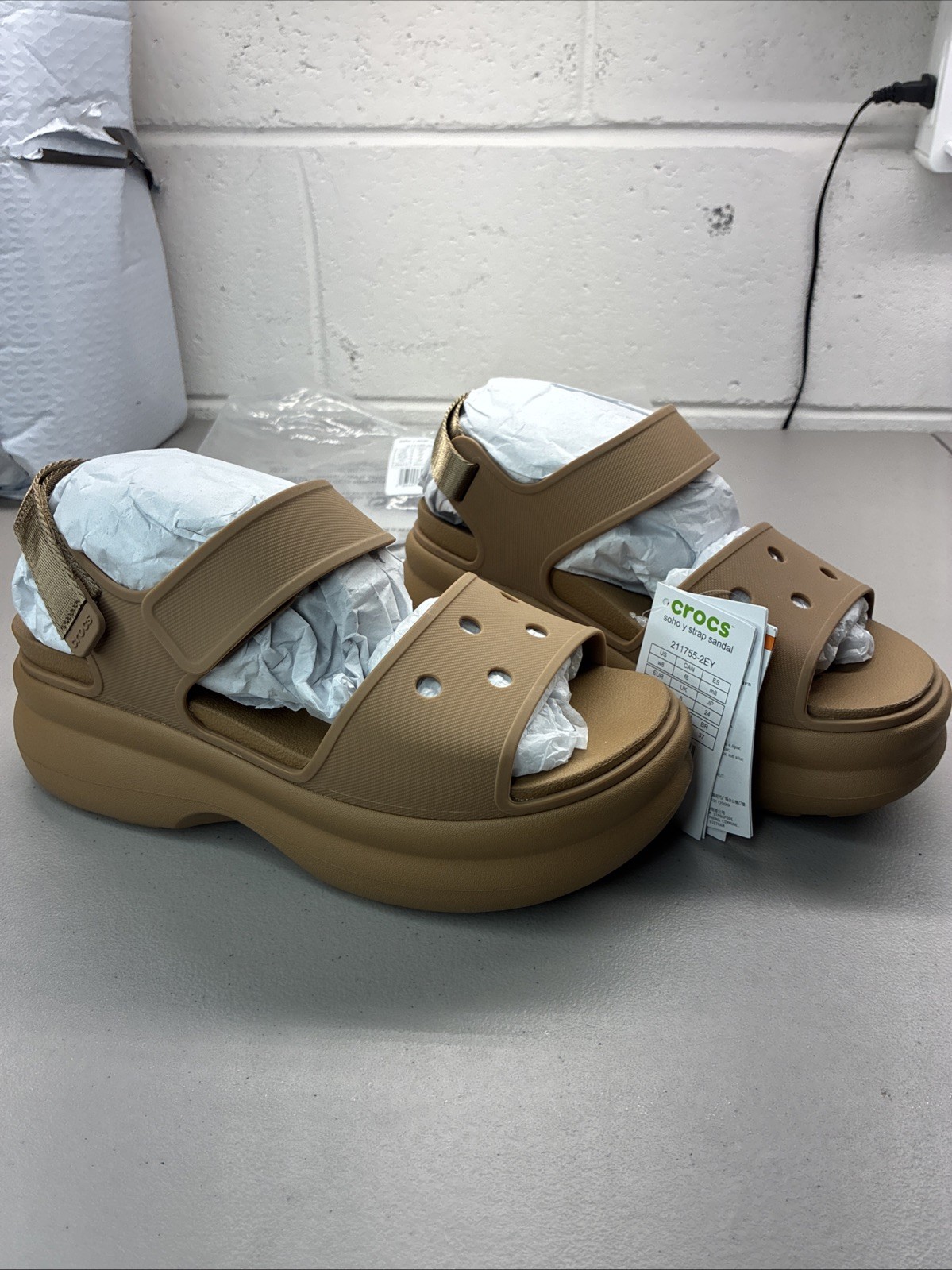 New Crocs Soho Y-Strap Sandals Sepia 211755-2EY Size W8 Women’s 8 With Tags