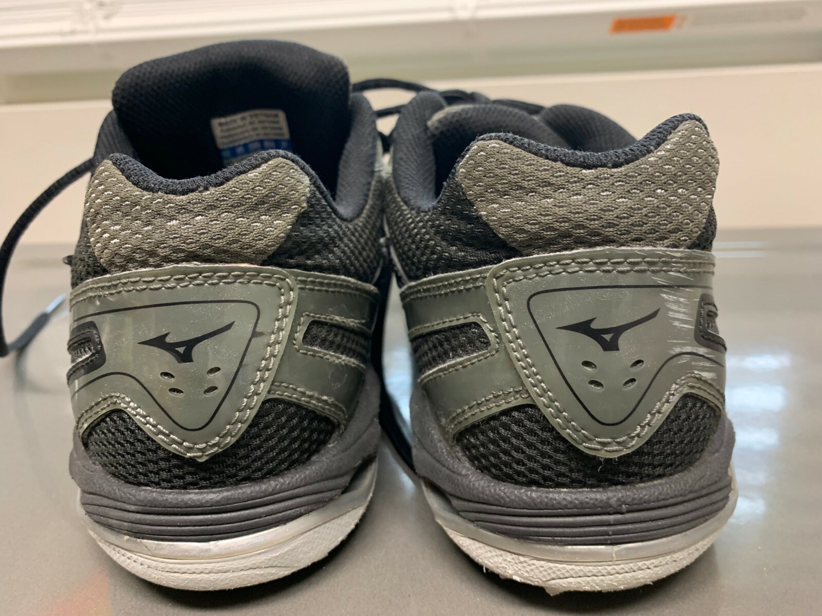 Mizuno Wave Bolt 2 Volleyball Shoes Womens Size 9 9KV-38605 Black Gray