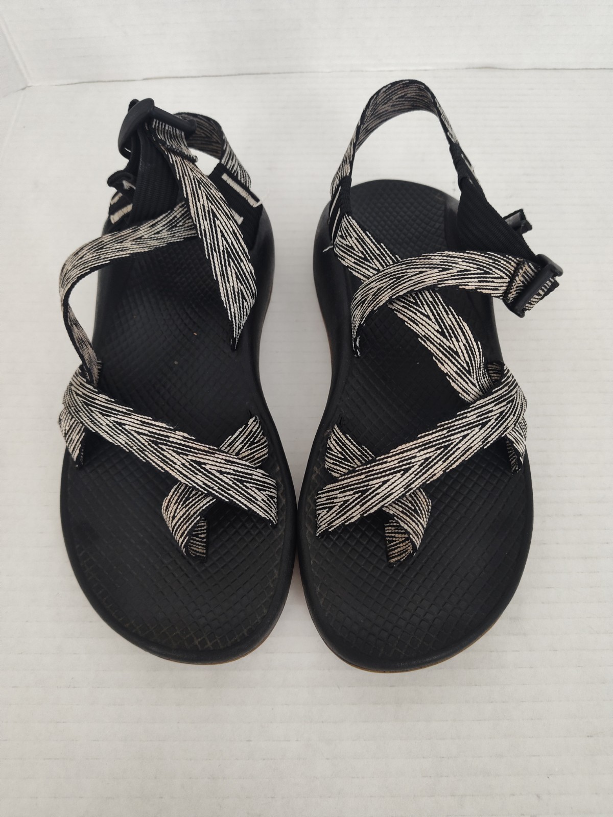 Chaco Z2 Classic Women’s Strappy Sports Hiking Sandals Black White Size 8 *Read*