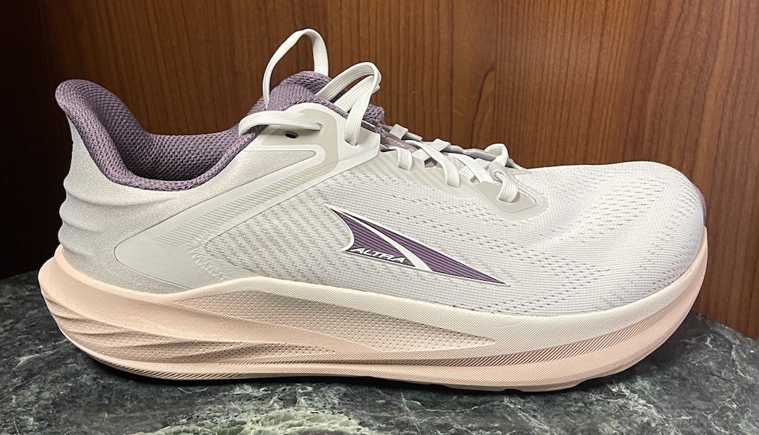 Altra Women’s Torin 8 Running/Walking Shoe Size 9.5 Standard Width.