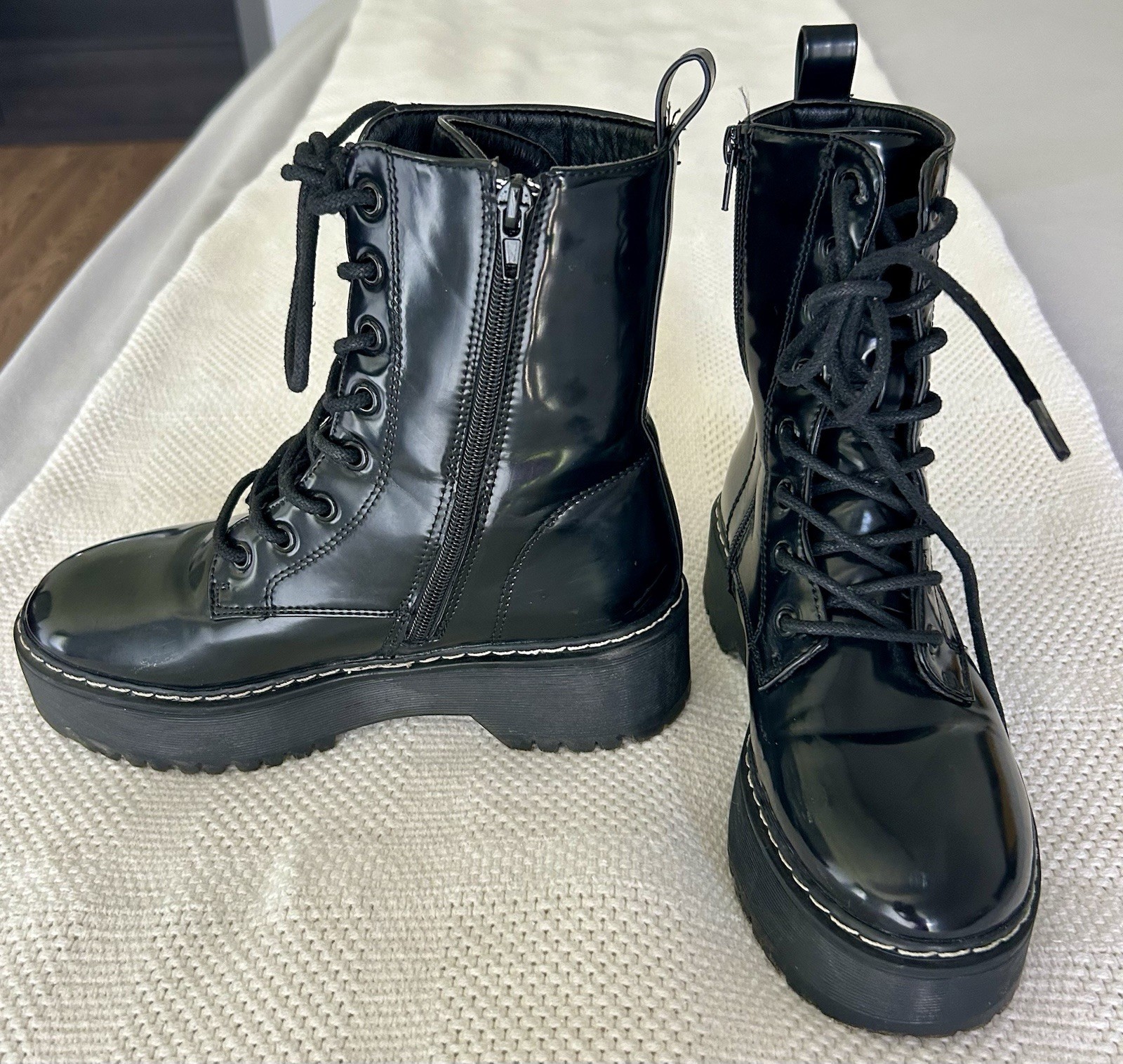 Unionbay Combat Boots Women Sz 6 Black Kiwi Patent Platform Lug Sole U2KIW09P