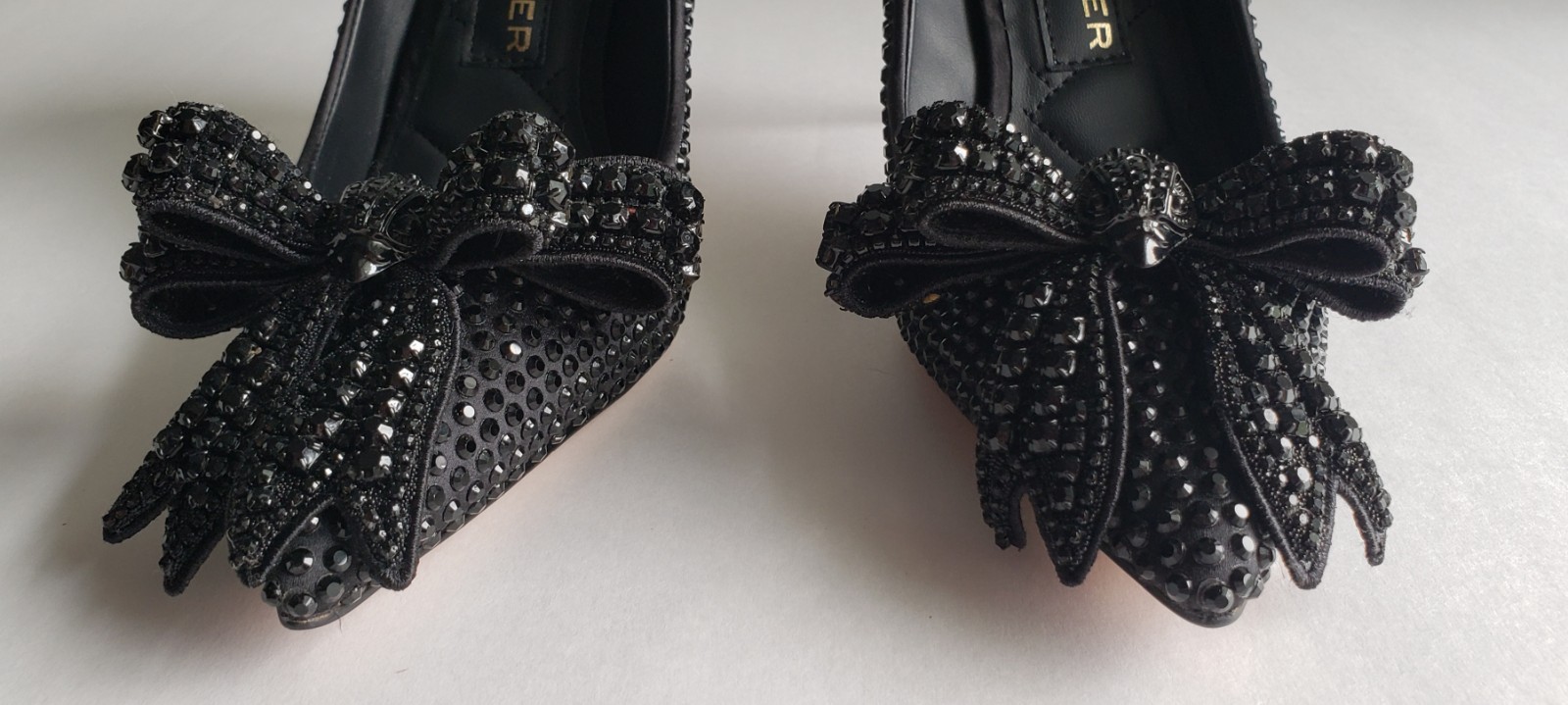 KURT GEIGER LONDON BELGRAVIA BLACK CRYSTAL RHINESTONE EAGLE BOW PUMPS US 6 NIB