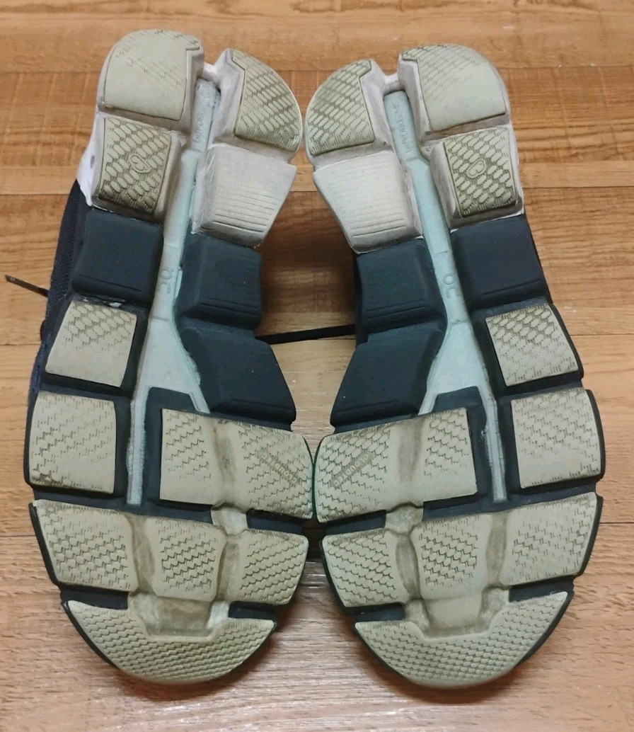 ON Cloud Flyer 2 Running Shoes Womens Size 9 Black White Green Gym Workout Hike