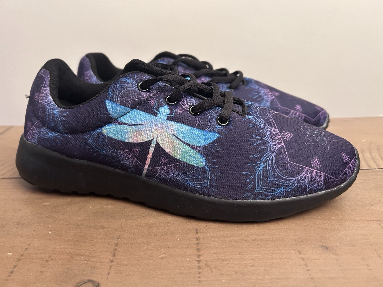 Dragonfly Yes We Vibe Women’s Sneakers – Size 8 never worn