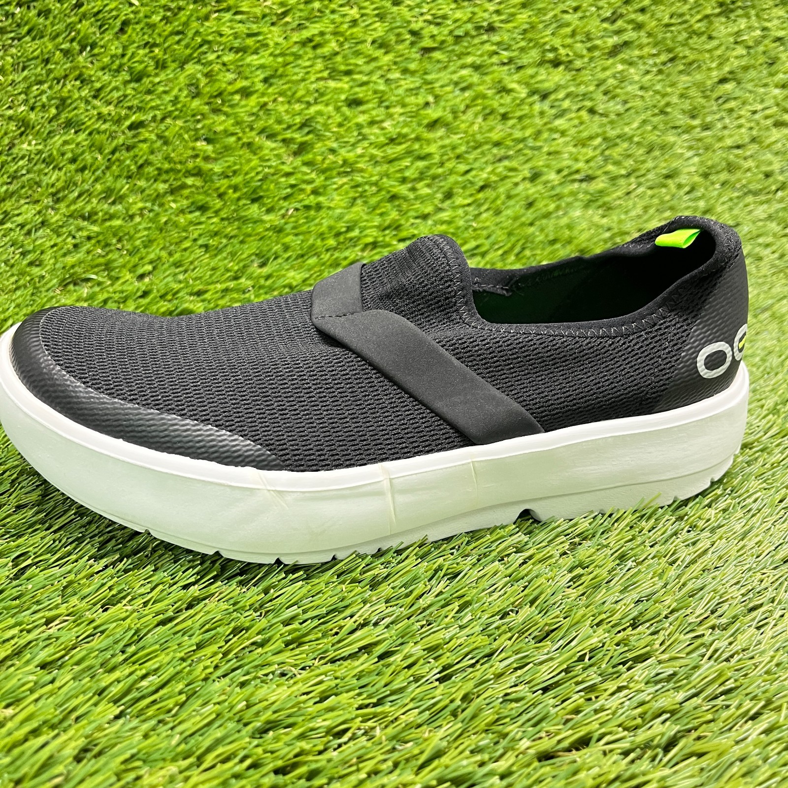 OOFOS OOmg eeZee Low Womens Size 8.5 Black Casual Walking Slip On Recovery Shoes