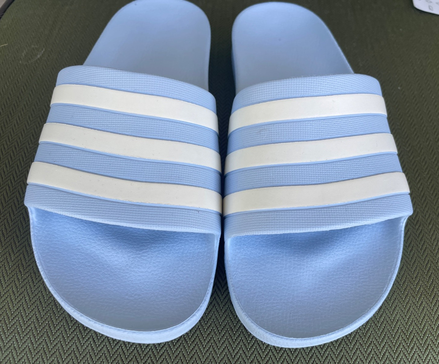 Adidas Women’s Size 8 Blue Adilette Slides 0r Pool/Shower Sandals IE8919 new