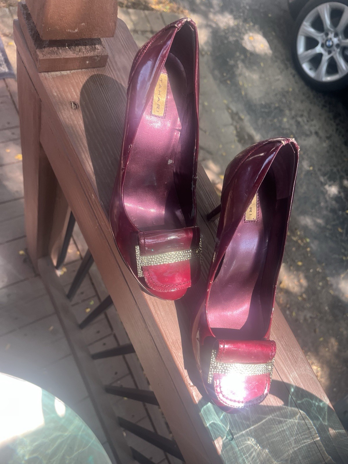 Vintage Tahari Women’s Size 7.5 burgundy Gold Buckle Front Heeled Shoe