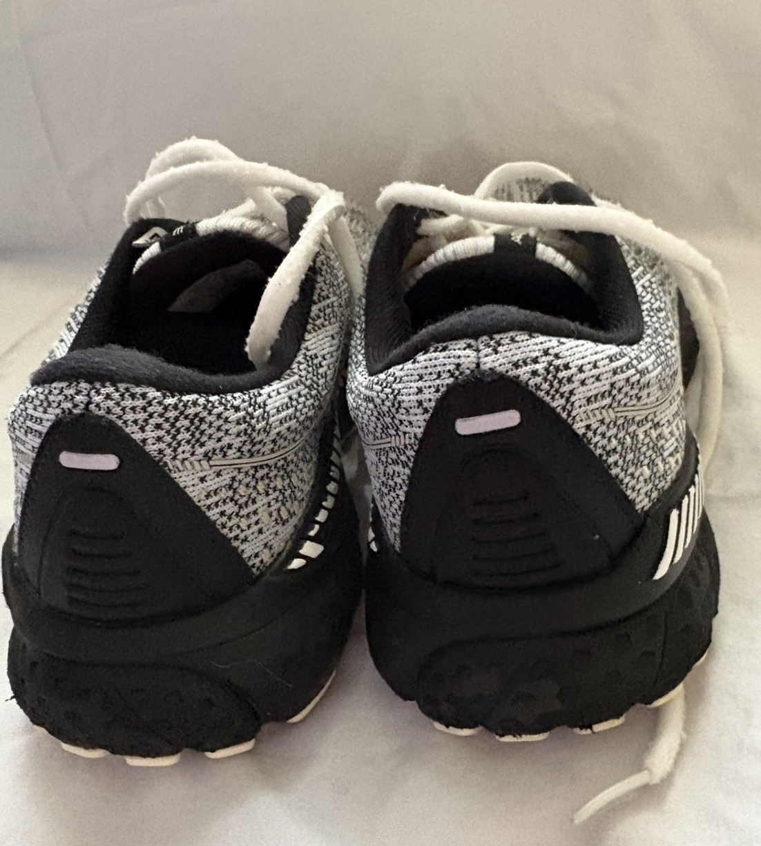 Brooks Women’s Adrenaline 21 Size 8.5 Black And Grey And White