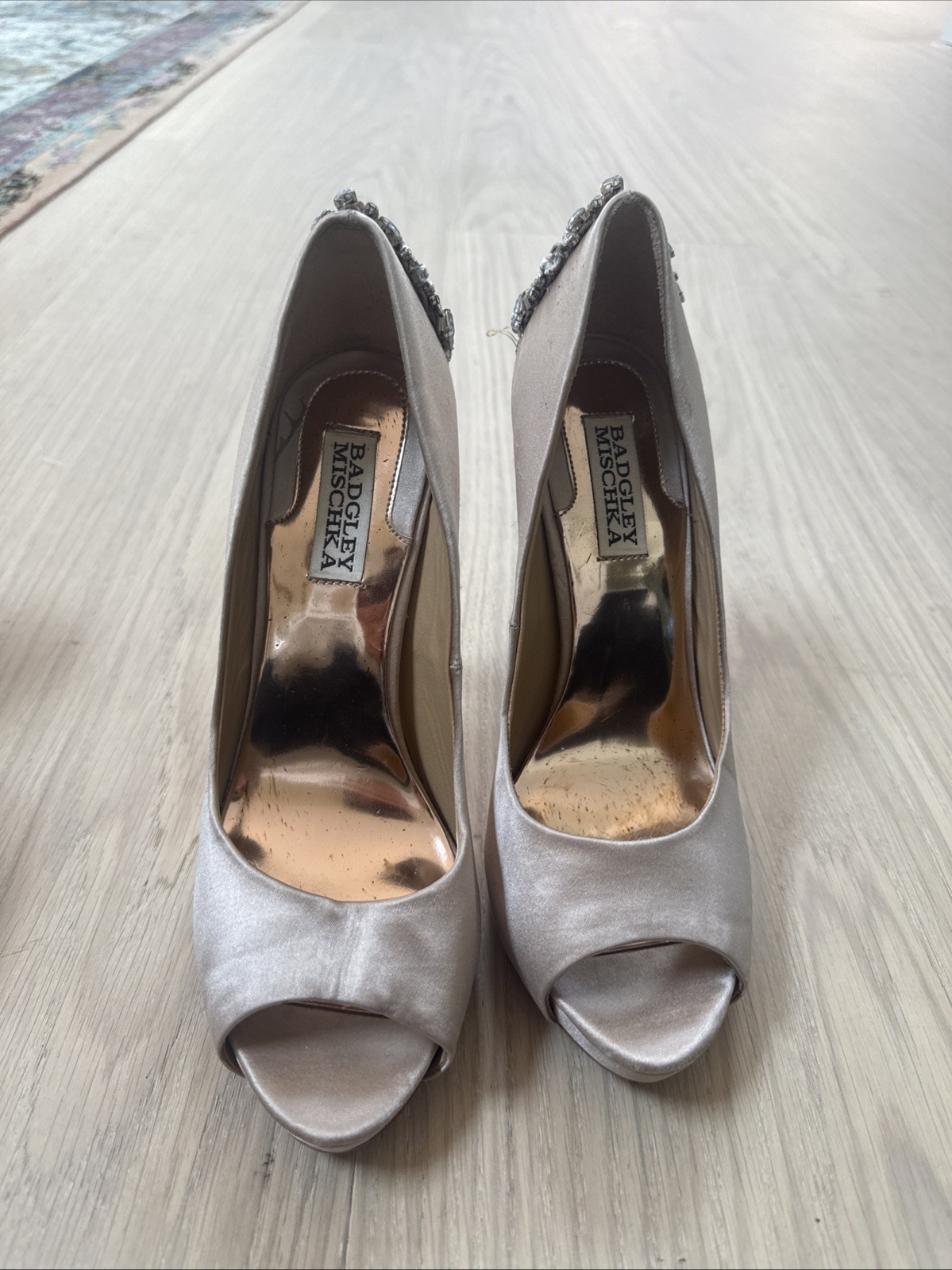 BADGLEY MISCHKA Womens Kiara Pink Satin Peep Toe Classic Pumps, SIZE 7.5 