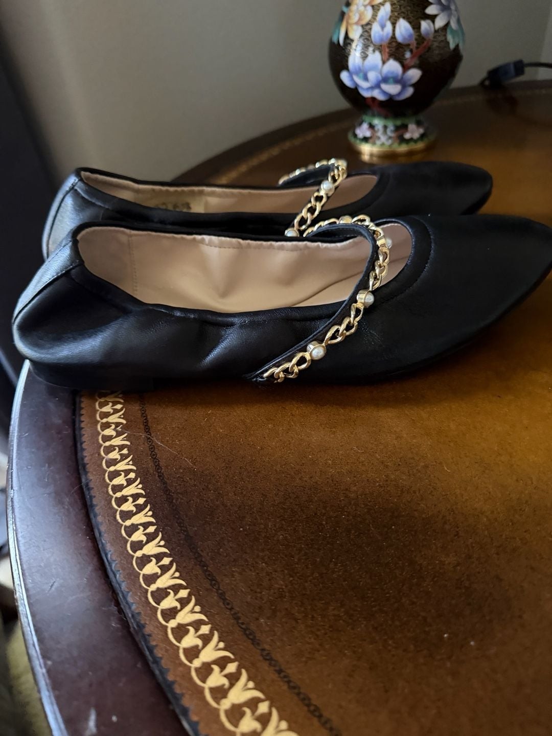 Stuart Weitzman Black Leather Pearl Chain Mary Jane Ballet Flats Size 9B