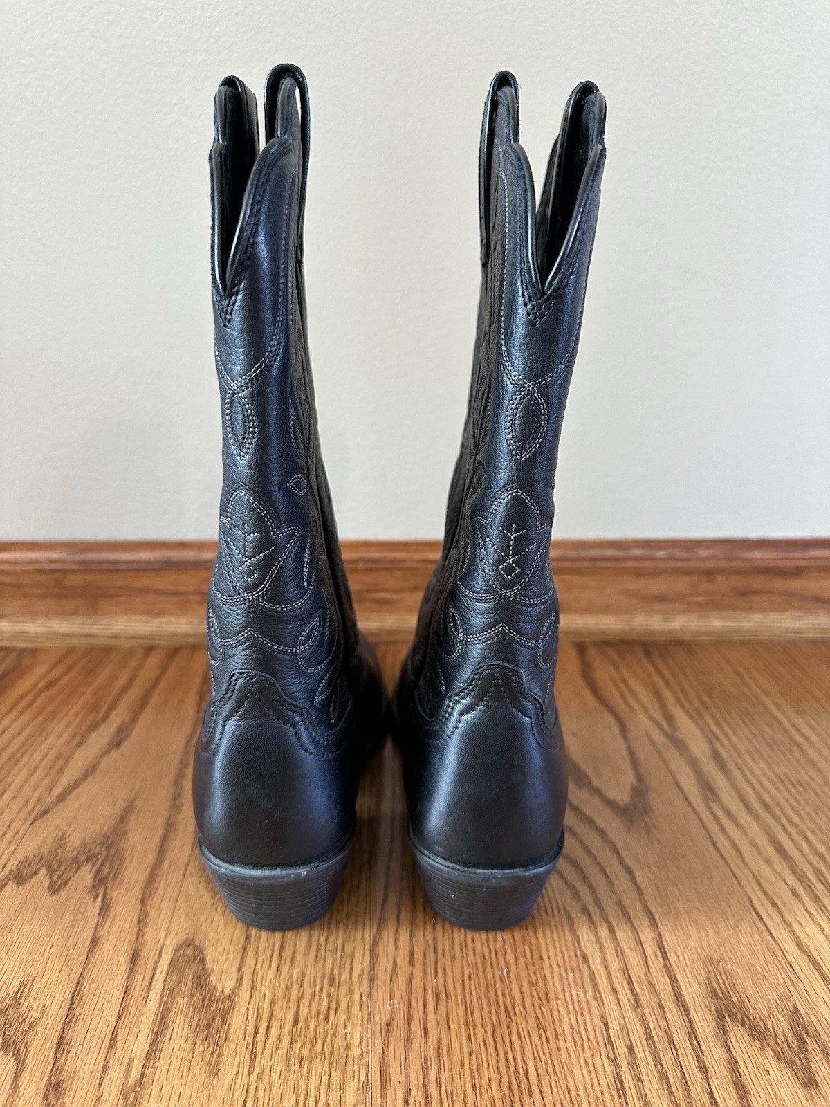 Ariat Women’s Heritage Western Round Toe Black Leather Boots Size 7B Medium
