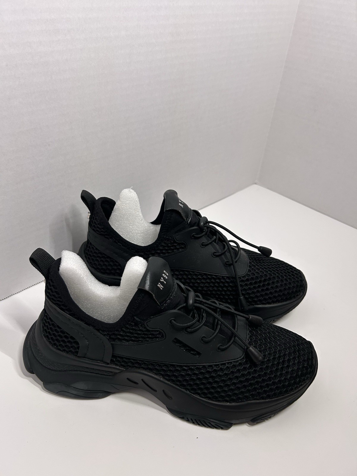 Steven Madden Myles NY90 Women’s Size 9.5M Black Slip On Sneaker New